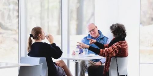 cafe_with_friends.width-560.format-webp_NhGTAiN